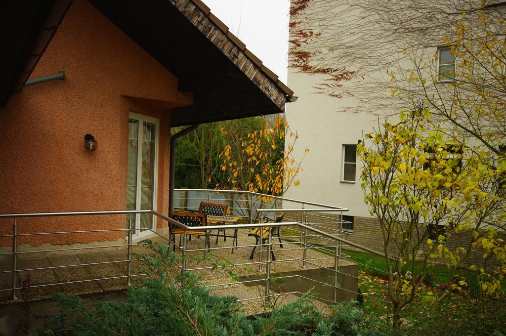 Апартаменти Cozy Gardens In *